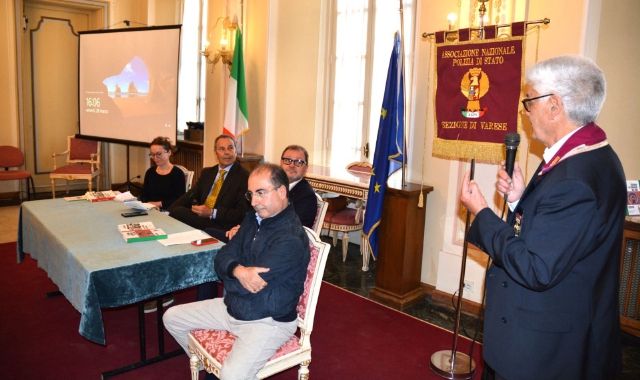 Associazione Polizia, i libri e la beneficenza