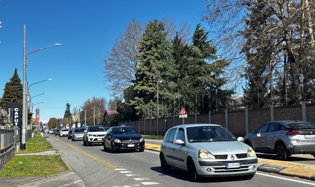 Gallarate, traffico in tilt su viale Milano