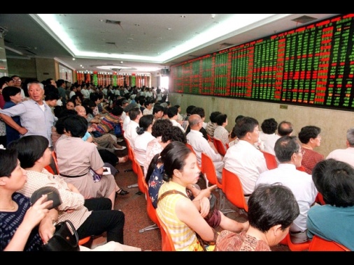 Borsa: l'Asia rimbalza, future positivi in Europa, Tokyo +0,02%