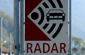 Sfreccia a 123 all’ora dove il limite è 50: denunciata quale “pirata della strada”
