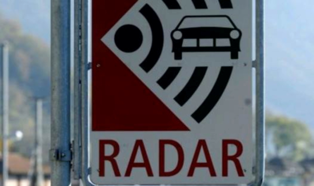 Sfreccia a 123 all’ora dove il limite è 50: denunciata quale “pirata della strada”