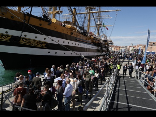 In 60mila per Amerigo Vespucci e Villaggio IN Italia a Venezia