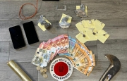 Sciabole, fucili e balestra nel capanno degli attrezzi: arrestato