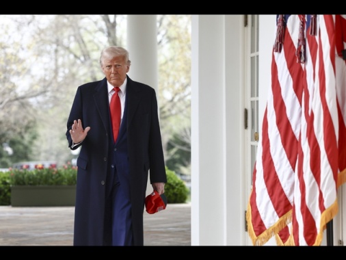Trump, alla Gran Bretagna dazi del 10%