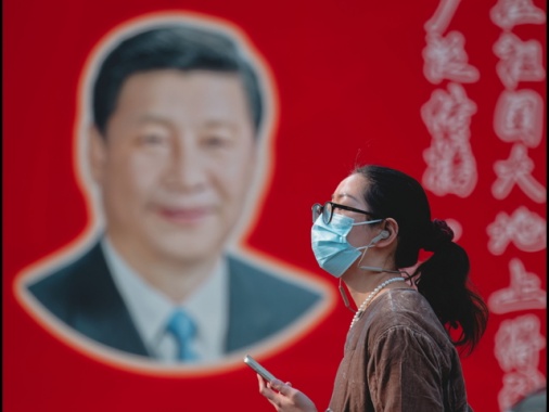 La Borsa di Hong Kong perde oltre il 2% con i dazi di Trump