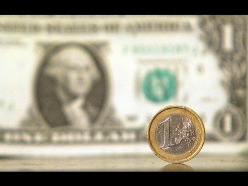 L'euro a 1,1077 sul dollaro, ai massimi da settembre 2024
