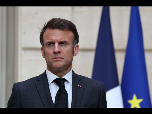 Macron alle imprese, stop investimenti in Usa fino a chiarimenti
