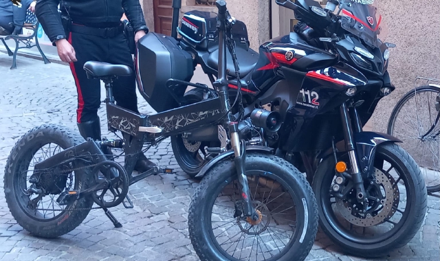 Ruba la bici e si giustifica: «Dovevo correre in bagno»