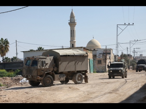 Al Jazeera, 'raid israeliano su moschea a Khan Younis'
