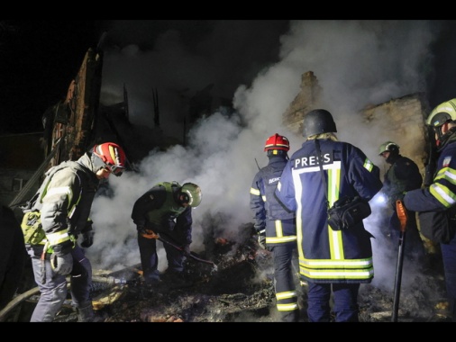 Attacco missilistico russo su Kiev, due feriti