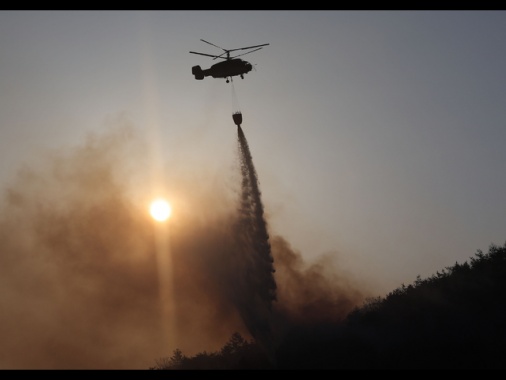Elicottero antincendio precipita in Corea del Sud
