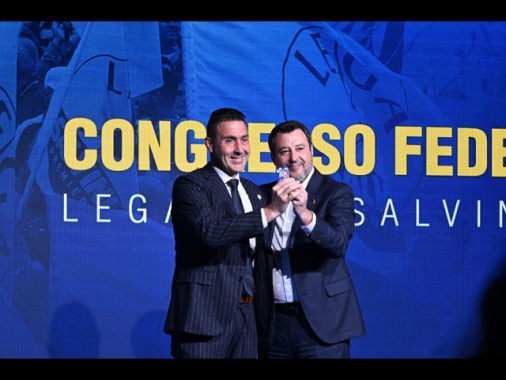 Salvini consegna a Vannacci la tessera della Lega