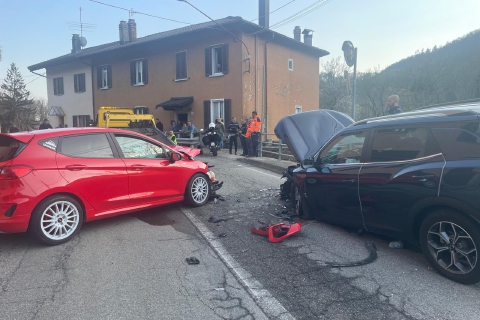 Frontale alla Rasa: sei feriti
