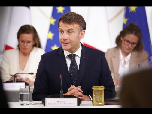 Macron a Mosca, basta tattiche dilatorie in Ucraina