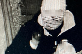 Ladri col volto coperto messi in fuga e immortalati
