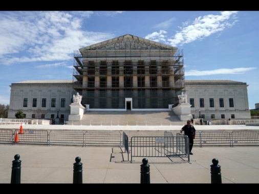 Corte Suprema Usa blocca la riassunzione di 16.000 persone