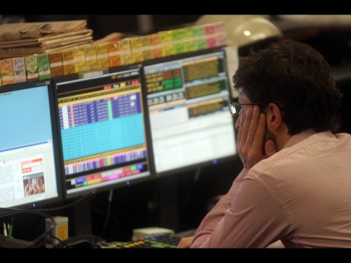 Borsa: Milano cede con l'Europa (-2,7%), giù Stm e i chip