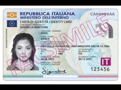 Su carta identità torna 'genitori', via 'padre' e 'madre'