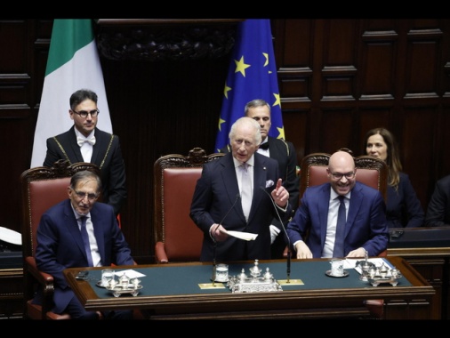Re Carlo scherza, spero di non rovinare la lingua di Dante