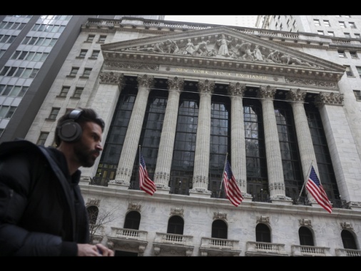++ Wall Street peggiora, Dj -3,52%, Nasdaq -5,20% ++