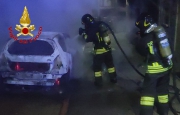 Auto in fiamme a Cuasso al Monte