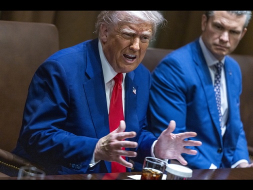 Trump, 'la Russia deve muoversi, troppe persone muoiono'