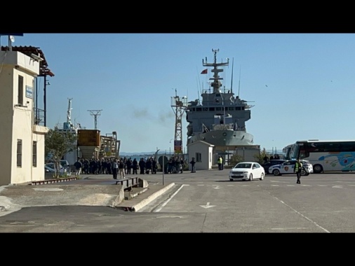 Cecilia Strada, migranti ammanettati durante lo sbarco