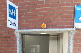 Vandali ad Arona, bagni ancora fuori uso