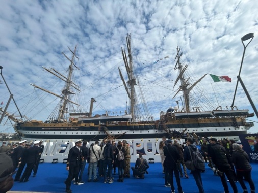 L'Amerigo Vespucci a Brindisi, il tour Mediterraneo in Puglia