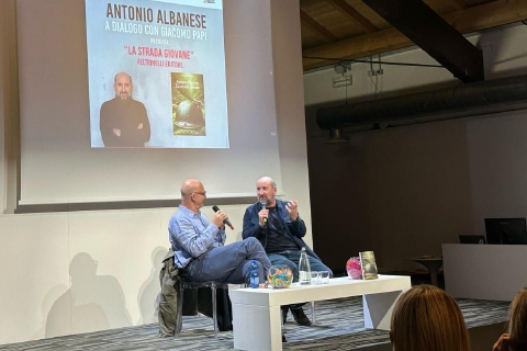 Albanese racconta al Maga il suo debutto da scrittore