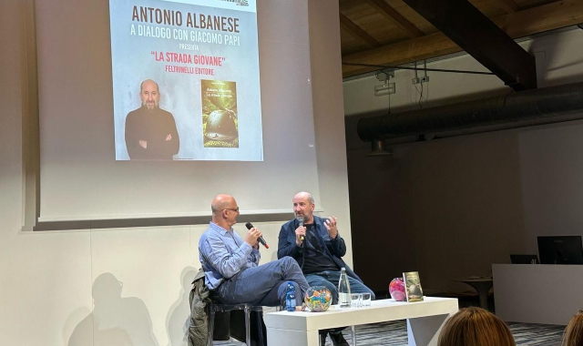 Antonio Albanese alla presentazione del suo primo libro al Maga di Gallarate