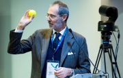 «Tutta l’energia nel costruire il nuovo: lo diceva già Socrate»