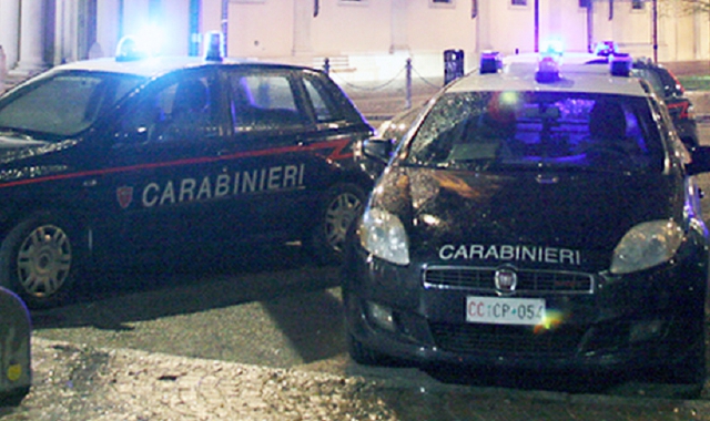 Difende una ragazza e viene picchiato