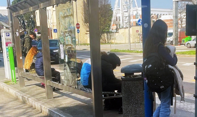 Il pullman non si ferma: studenti a piedi