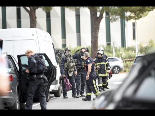 Rivolta in varie carceri in Francia con incendi e spari