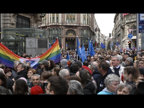 Ue, valuteremo mosse Budapest, sosteniamo comunità Lgbtq+
