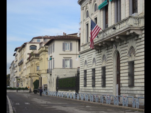 Media, 'anche consolato Usa a Firenze in lista chiusure'
