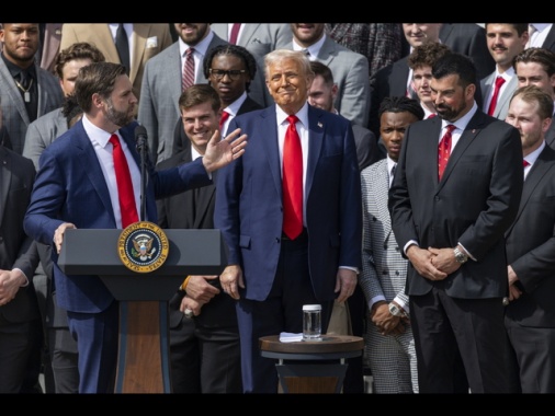 Trump, potremmo volere che paesi scelgano fra Usa e Cina