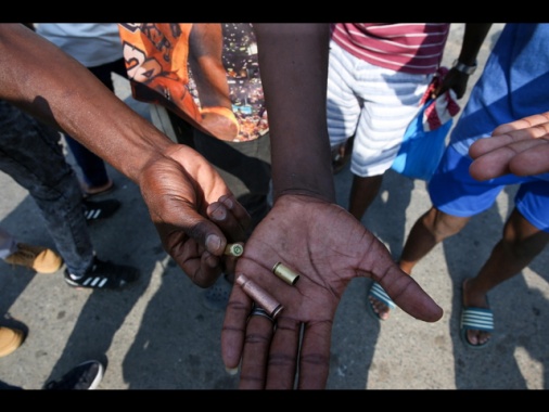 Amnesty, 'polizia sparò sulla folla in Mozambico, 400 morti'