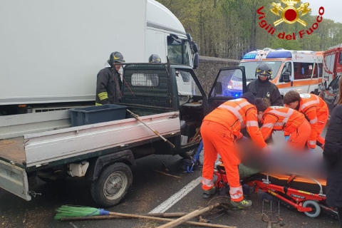 Incidente con l’Ape Car: grave il conducente