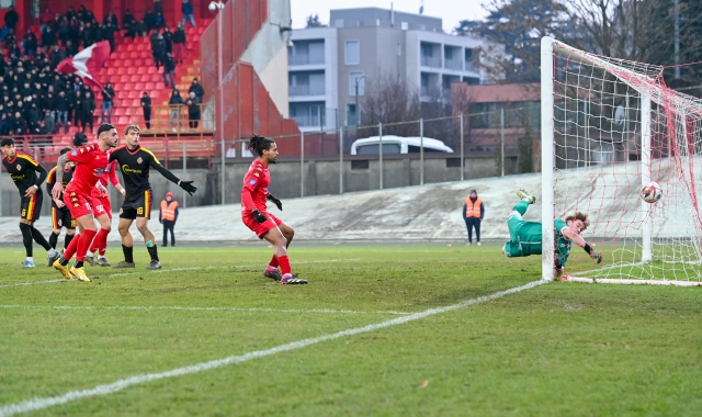 All’andata, il Varese aveva acciuffato il pareggio all’89’ con un gol di testa di Lari (foto Stefano Benvegnù/BLITZ)