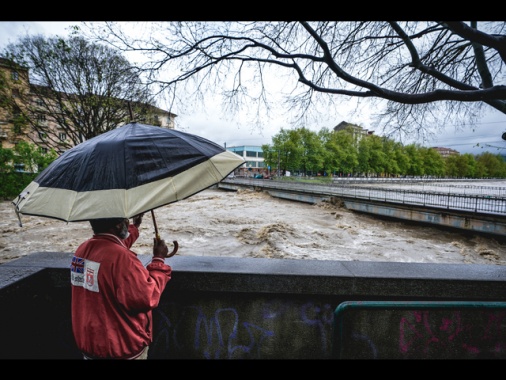 Anziano morto nel Torinese, intrappolato dall'acqua in casa