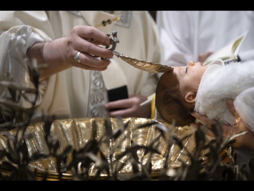Vaticano, 'si può lasciare la Chiesa ma non sbattezzarsi'