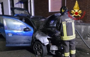 Auto in fiamme a Busto Arsizio