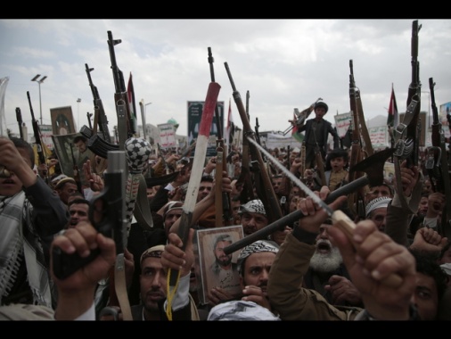 Iran, 'raid barbari degli Usa contro gli Houthi in Yemen'