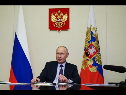 Putin, 'Kiev segua l'esempio e cessi le ostilità a Pasqua'