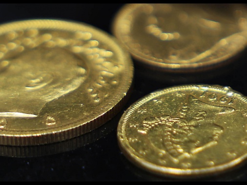L'oro a nuovi massimi, sale a 3.393,4 dollari