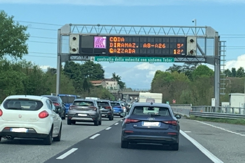 Pasquetta in coda sulla A8