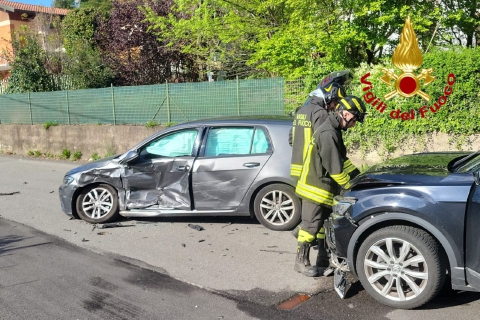 Monvalle, scontro fra auto: soccorso bimbo di 2 anni
