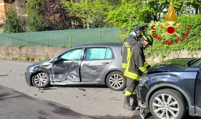 Monvalle, scontro fra auto: soccorso bimbo di 2 anni